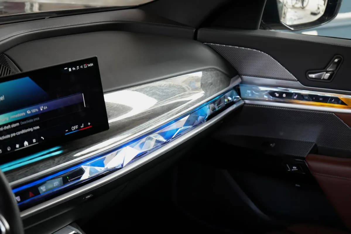 بي ام دبليو أي 7 2026 اي درايف 50 اي ام-سبورت أسود أوتوماتيك — جديدة