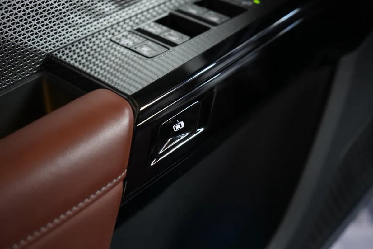 بي ام دبليو أي 7 2026 اي درايف 50 اي ام-سبورت أسود أوتوماتيك — جديدة