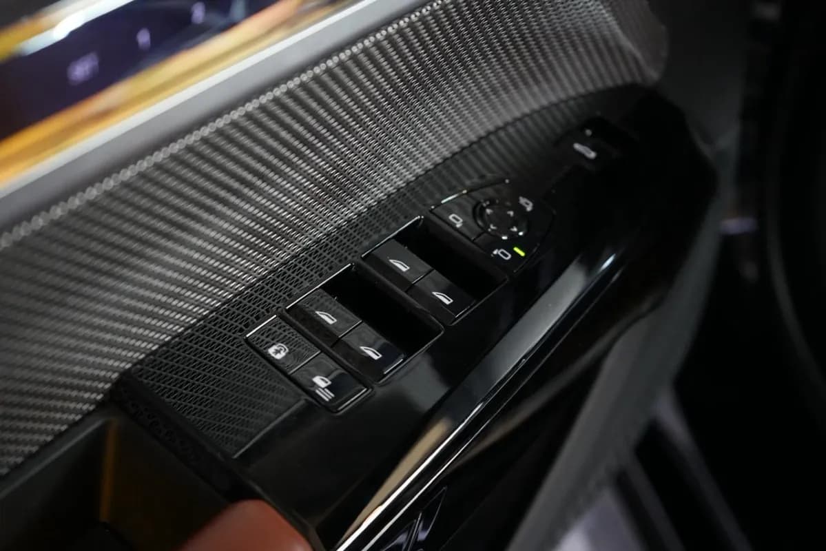 بي ام دبليو أي 7 2026 اي درايف 50 اي ام-سبورت أسود أوتوماتيك — جديدة