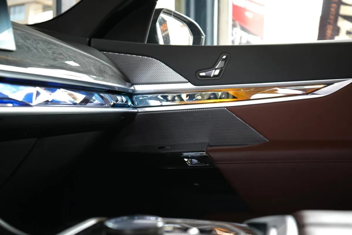 بي ام دبليو أي 7 2026 اي درايف 50 اي ام-سبورت أسود أوتوماتيك — جديدة