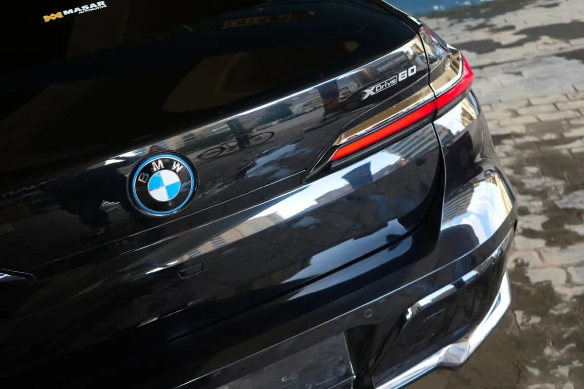 بي ام دبليو أي 7 2026 اي درايف 50 اي ام-سبورت أسود أوتوماتيك — جديدة