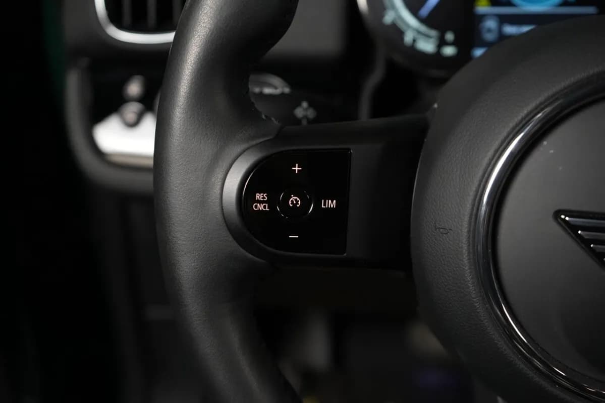 ميني كانتري مان 2024 اس -جا سي دابليو أخضر أوتوماتيك — جديدة