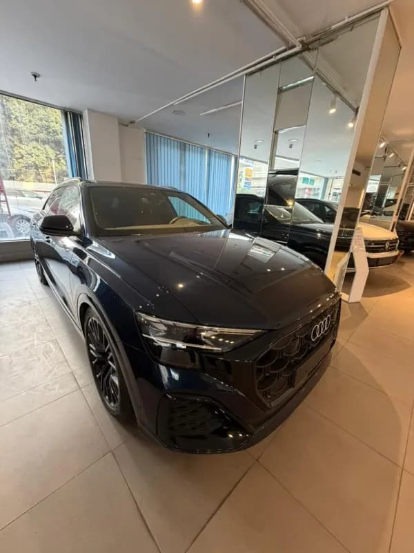 أودي Q8 2024 اس لاين بلس أزرق غامق أوتوماتيك — جديدة