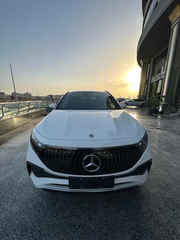 مرسيدس بنز اي كيو ايه 260 2025 لاكشيري أبيض أوتوماتيك — جديدة