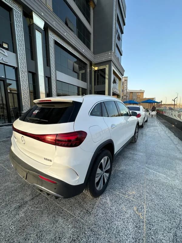 مرسيدس بنز اي كيو ايه 260 2025 لاكشيري أبيض أوتوماتيك — جديدة