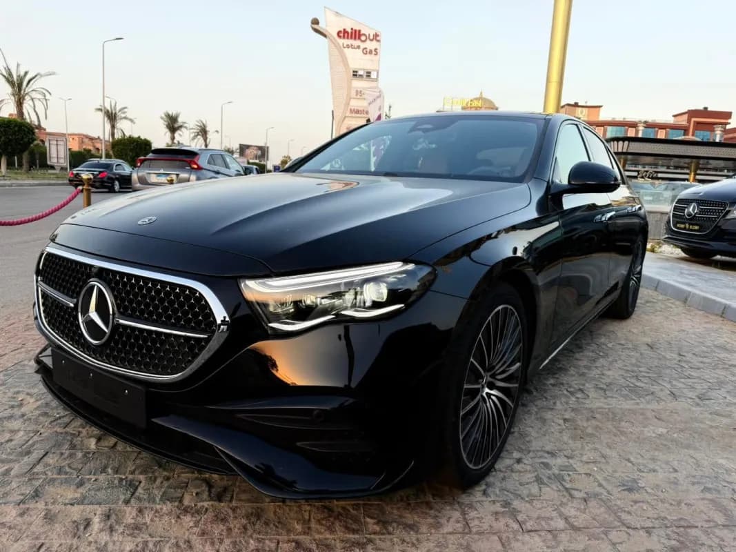 مرسيدس بنز E200 2026 بريميوم بلس أسود أوتوماتيك — جديدة