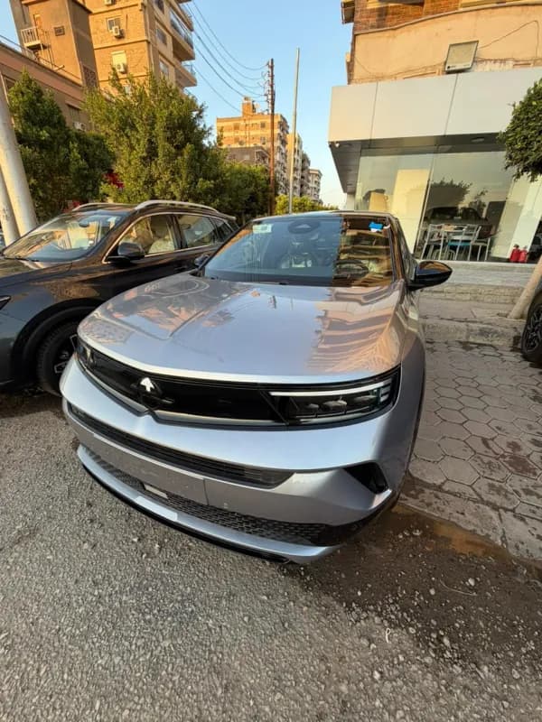 أوبل موكا 2026 جي اس لاين رمادي أوتوماتيك — جديدة