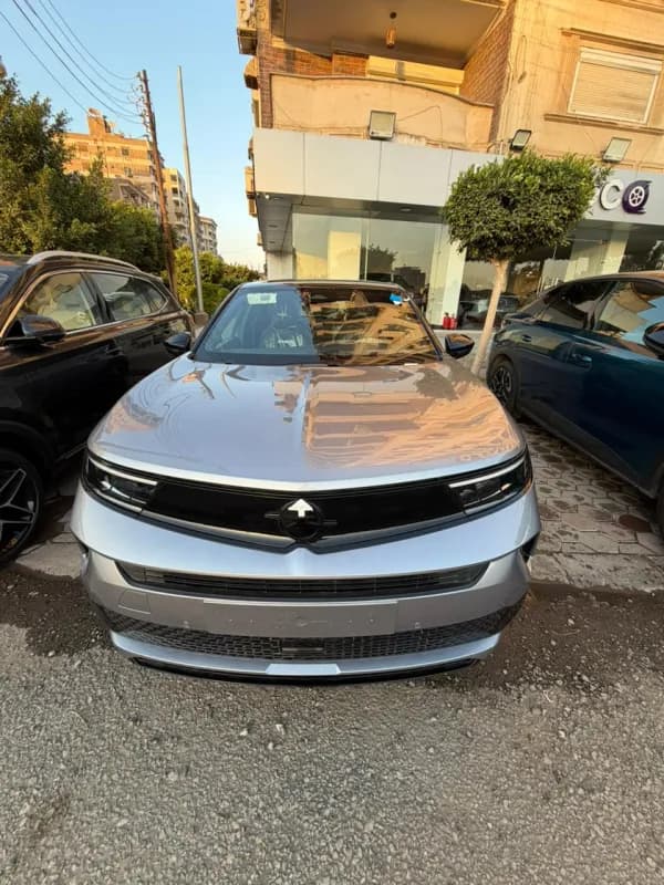 أوبل موكا 2026 جي اس لاين رمادي أوتوماتيك — جديدة