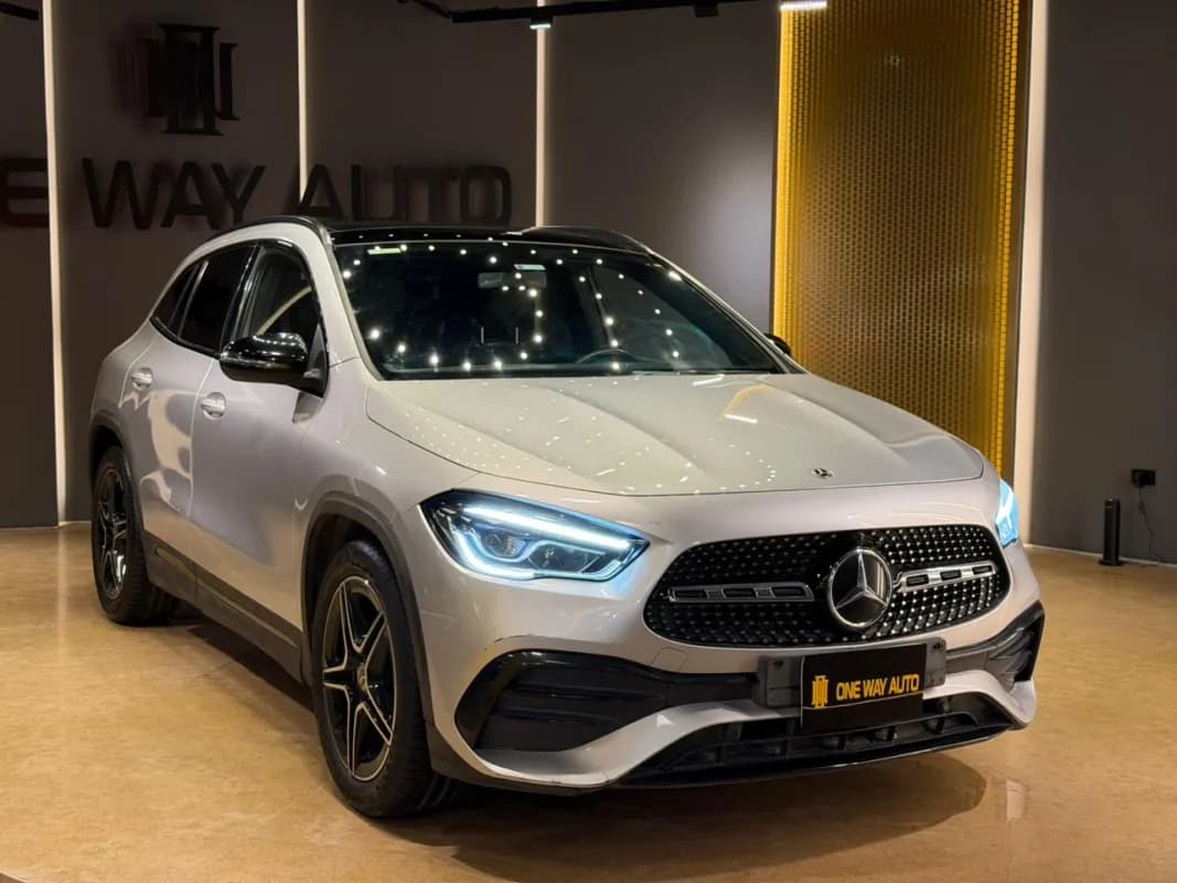 مرسيدس بنز GLA 200 2021 ايه ام جي فضي أوتوماتيك — مستعملة
