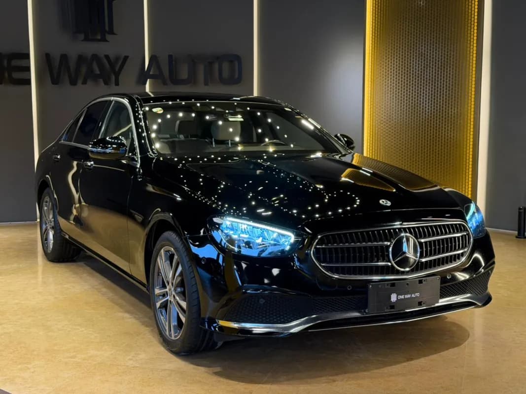 مرسيدس بنز E200 2023 افنجارد أسود أوتوماتيك — مستعملة