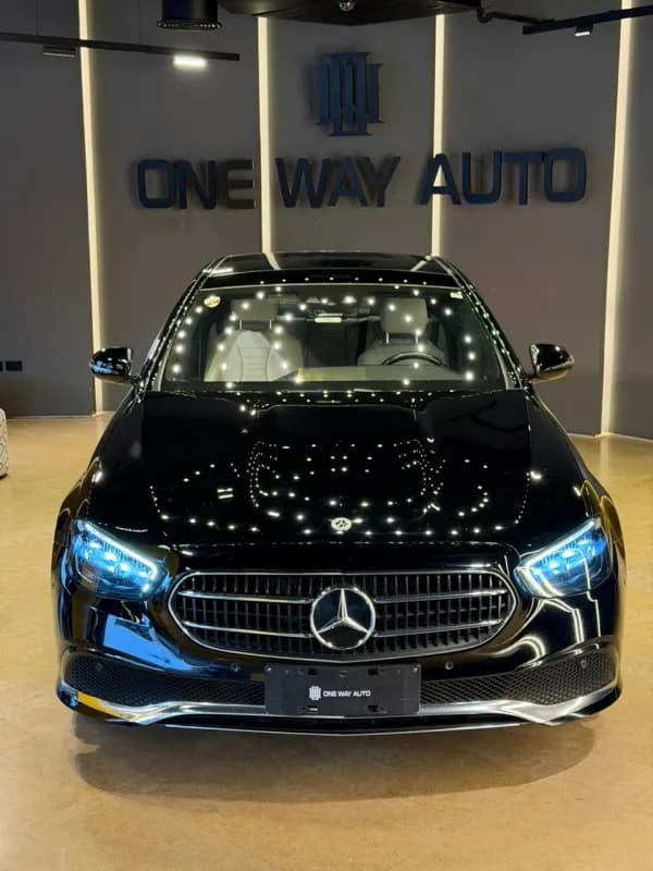 مرسيدس بنز E200 2023 افنجارد أسود أوتوماتيك — مستعملة