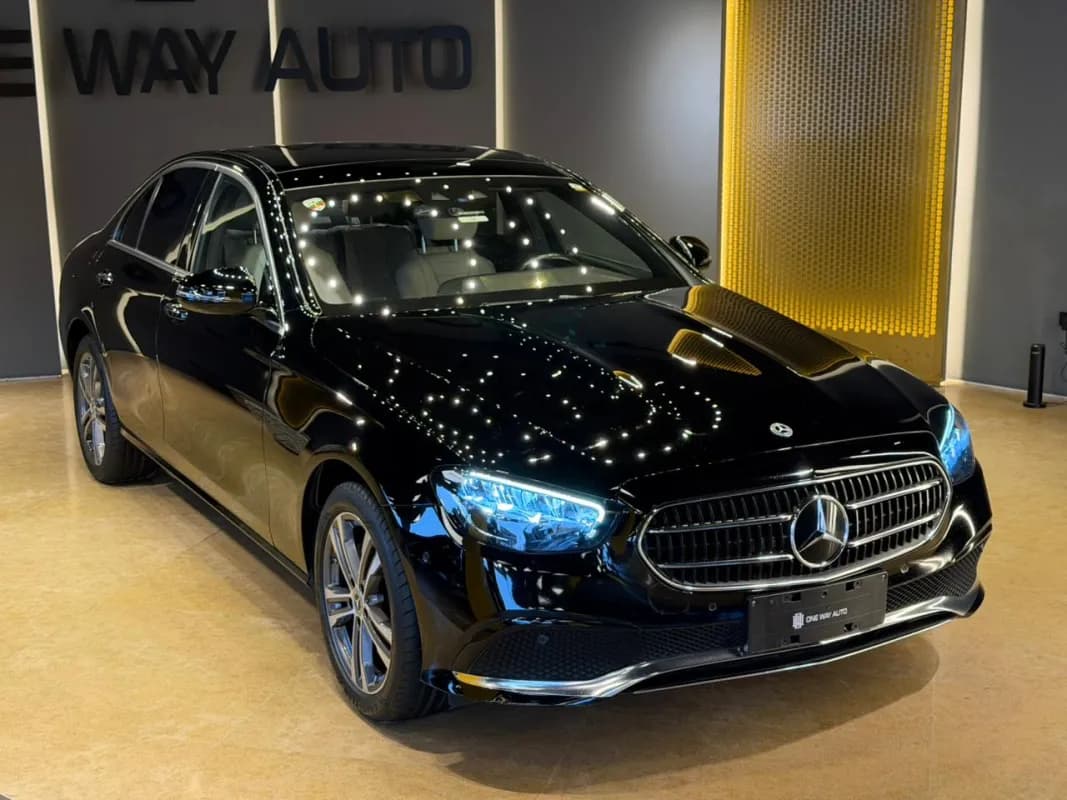 مرسيدس بنز E200 2023 افنجارد أسود أوتوماتيك — مستعملة