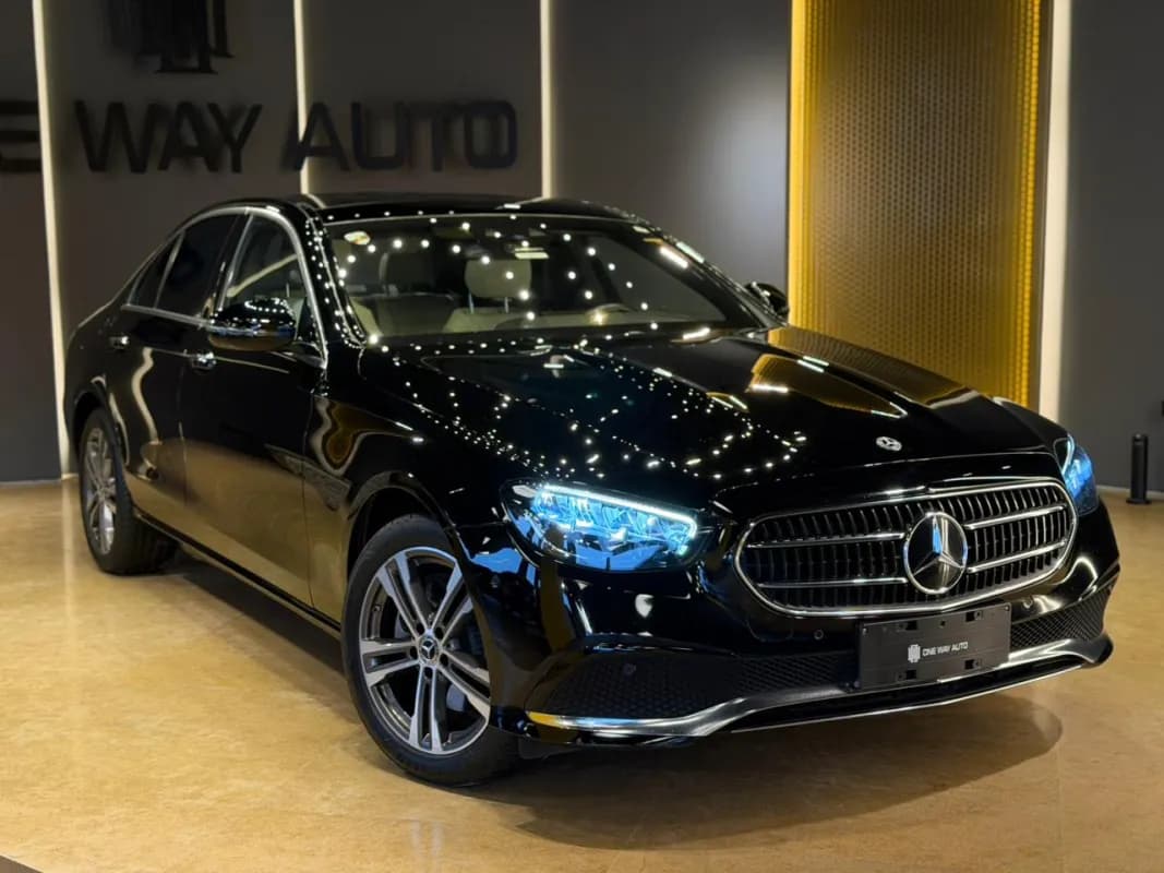 مرسيدس بنز E200 2023 افنجارد أسود أوتوماتيك — مستعملة