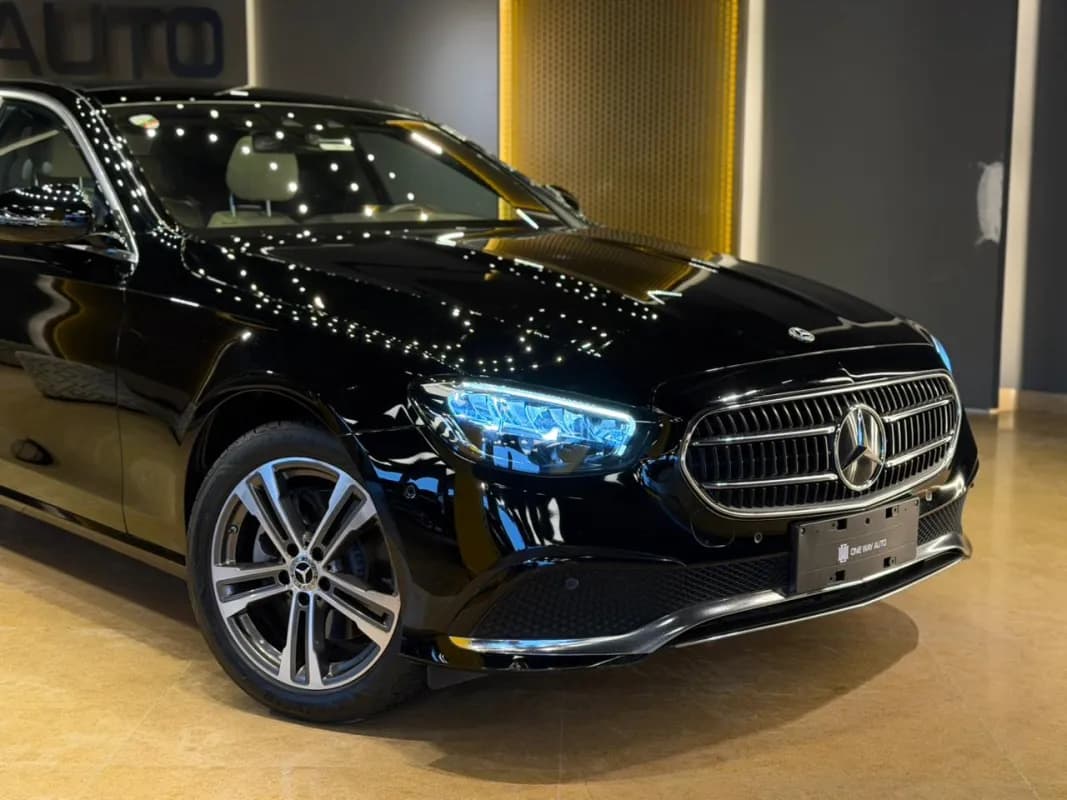 مرسيدس بنز E200 2023 افنجارد أسود أوتوماتيك — مستعملة