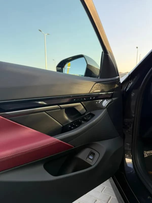 بي ام دبليو 520i 2025 ام سبورت أسود أوتوماتيك — جديدة
