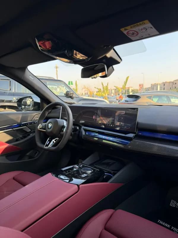 بي ام دبليو 520i 2025 ام سبورت أسود أوتوماتيك — جديدة