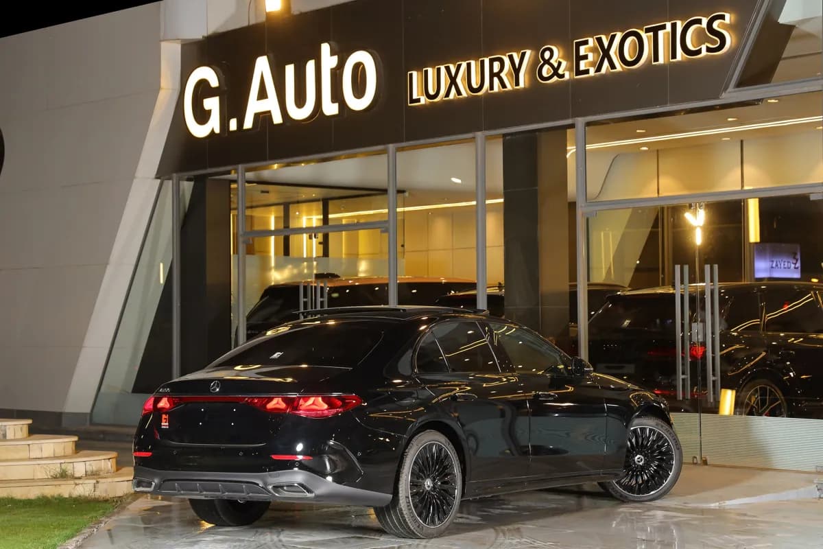 مرسيدس بنز E200 2026 ايه ام جي أسود أوتوماتيك — جديدة