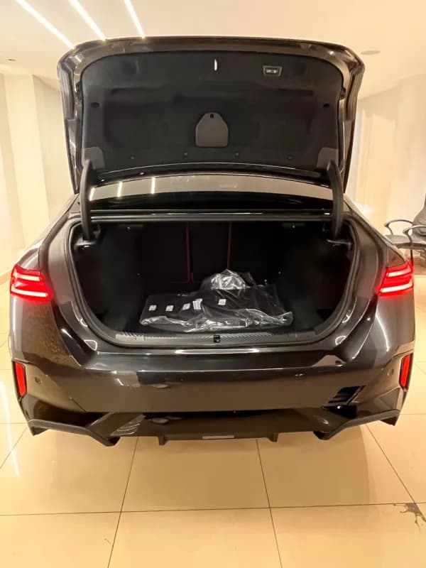 بي ام دبليو 520i 2026 ام سبورت أسود أوتوماتيك — جديدة
