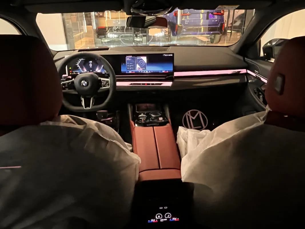بي ام دبليو 520i 2026 ام سبورت أسود أوتوماتيك — جديدة