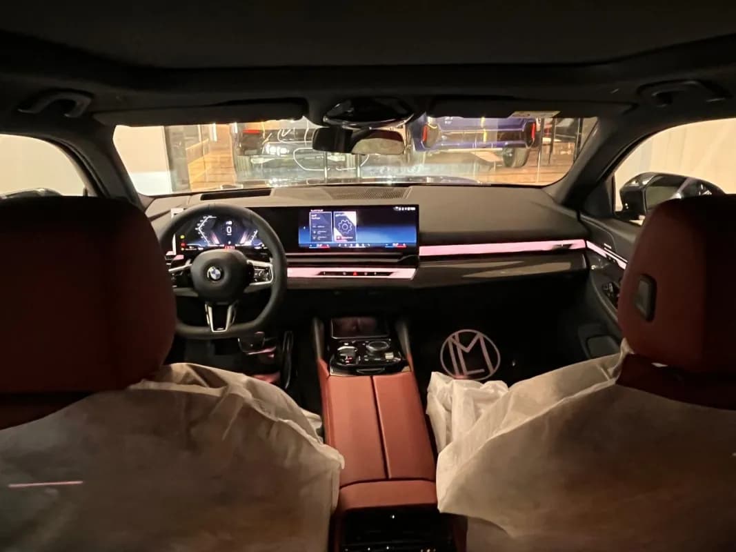 بي ام دبليو 520i 2026 ام سبورت أسود أوتوماتيك — جديدة
