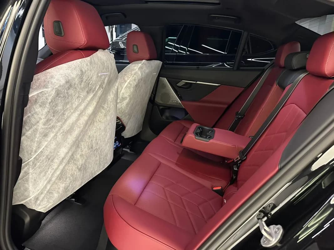 بي ام دبليو 520i 2026 ام سبورت أسود أوتوماتيك — جديدة