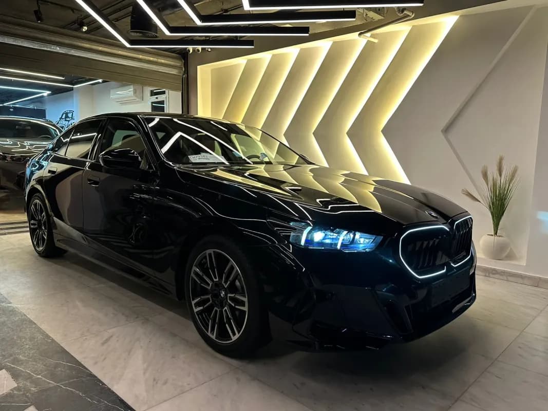 بي ام دبليو 520i 2026 ام سبورت أسود أوتوماتيك — جديدة