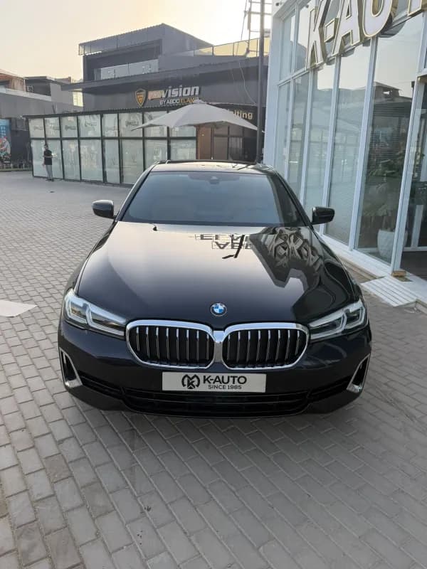 BMW 520i 2023 Luxury Black Automatic — Used