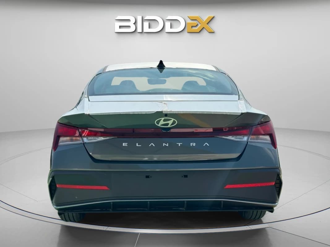 Hyundai Elantra CN7 2024 بلاك ديموند أخضر أوتوماتيك — مستعملة