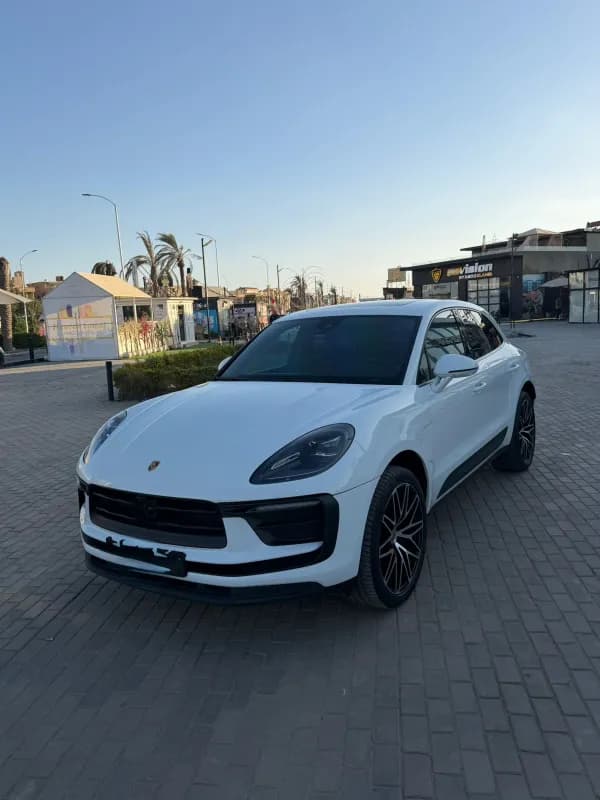 Porsche Macan 2024 T White Automatic — Used