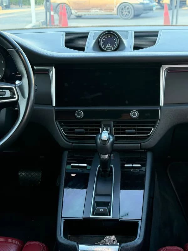 Porsche Macan 2024 T White Automatic — Used