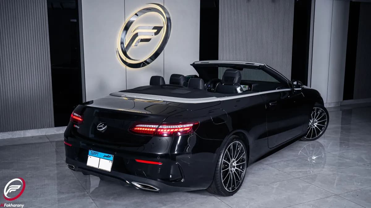 مرسيدس بنز E300 2023 فولي لوديد أسود أوتوماتيك — مستعملة