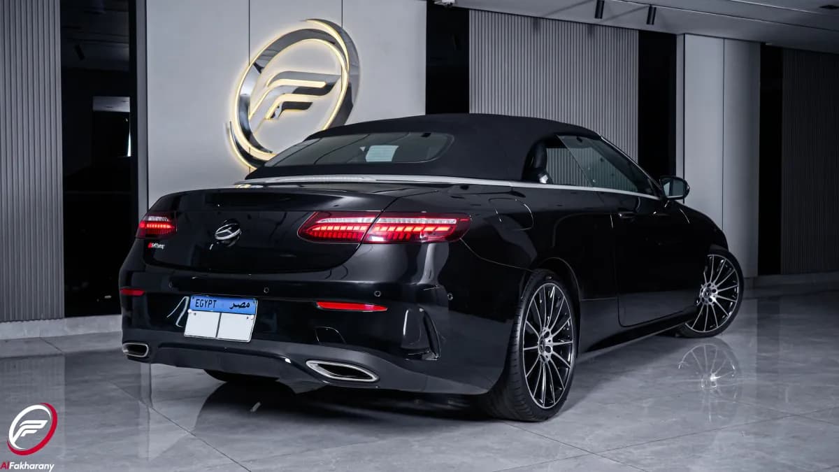 مرسيدس بنز E300 2023 فولي لوديد أسود أوتوماتيك — مستعملة