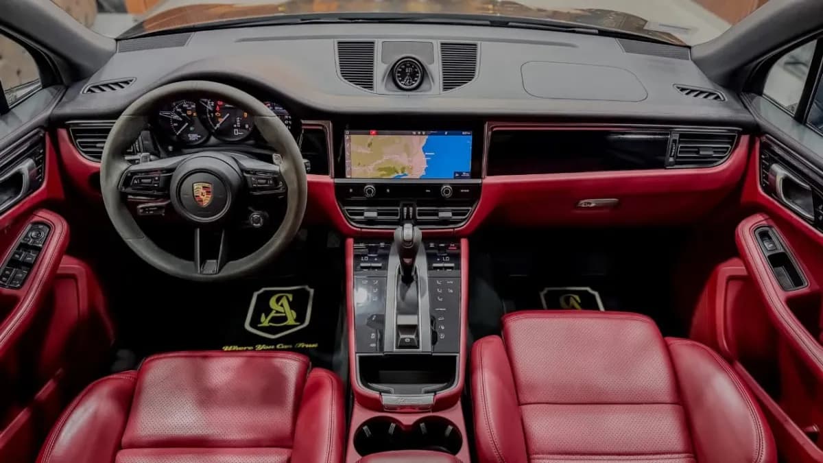 Porsche Macan 2024 T Black Automatic — Used