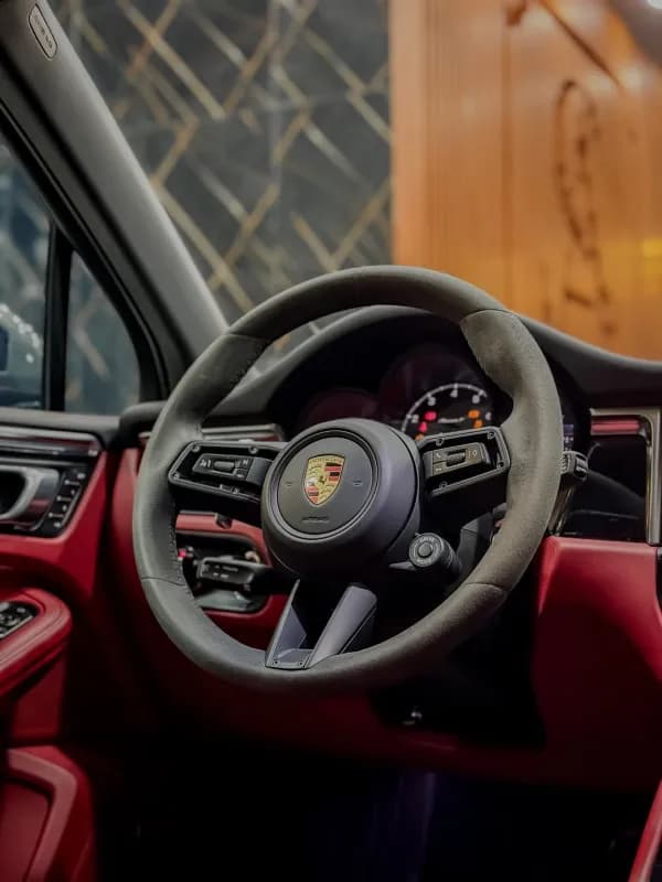 Porsche Macan 2024 T Black Automatic — Used