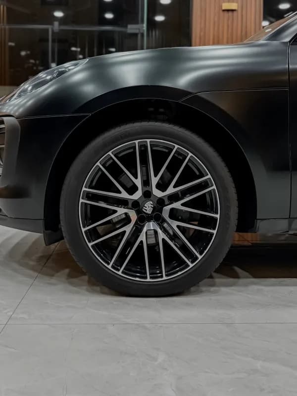 Porsche Macan 2024 T Black Automatic — Used