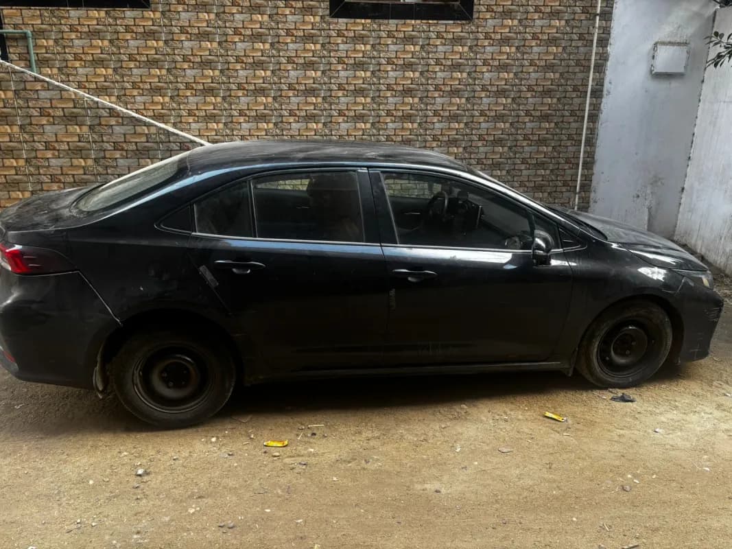 Toyota Corolla 2021 active Black Automatic — Used