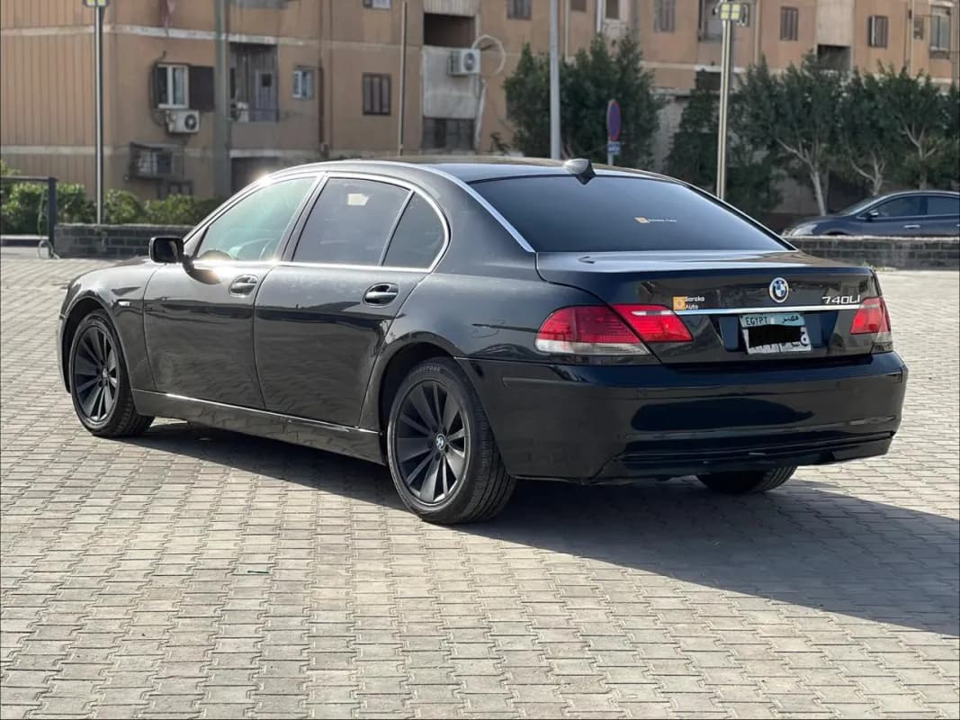 بي ام دبليو 740i 2007 بيور اكسلنس أسود أوتوماتيك — مستعملة