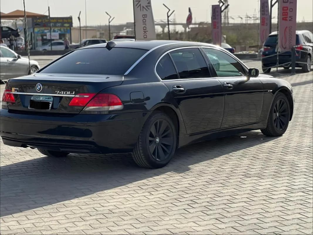 بي ام دبليو 740i 2007 بيور اكسلنس أسود أوتوماتيك — مستعملة
