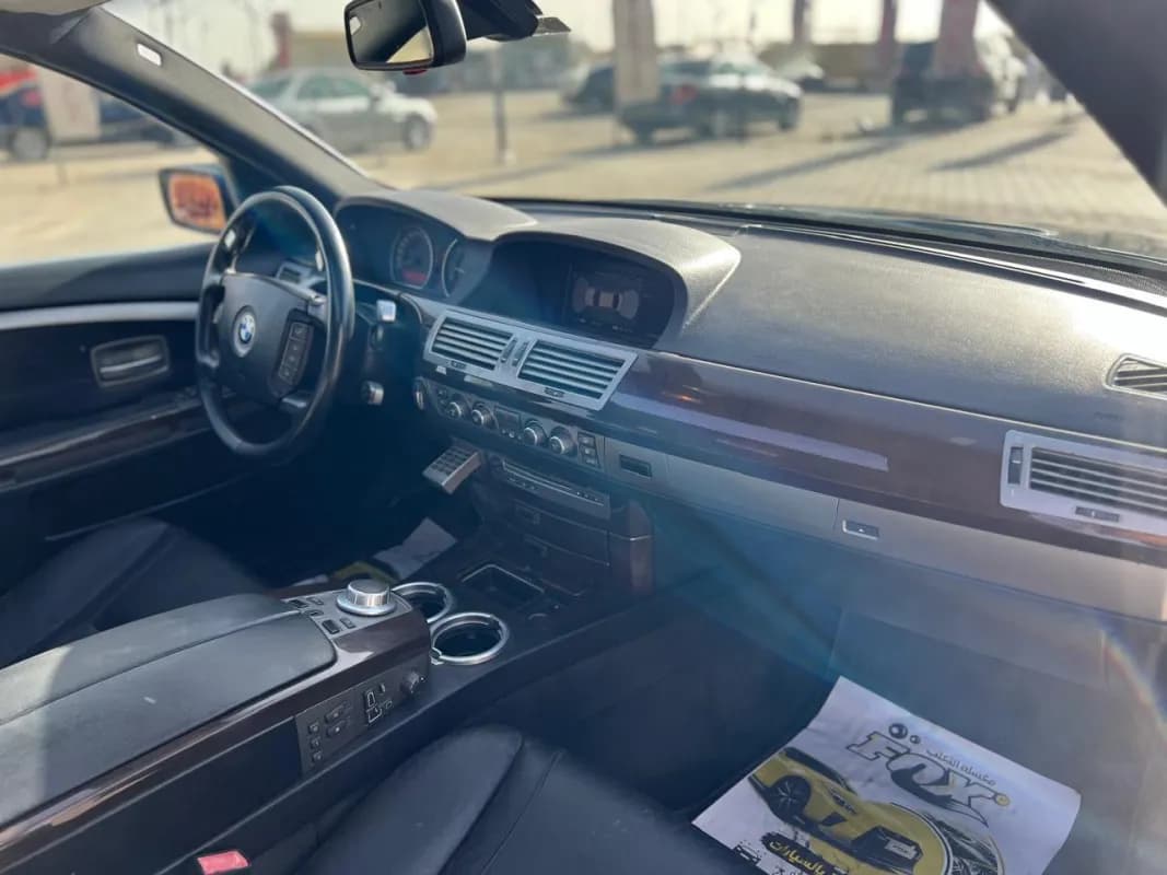 بي ام دبليو 740i 2007 بيور اكسلنس أسود أوتوماتيك — مستعملة