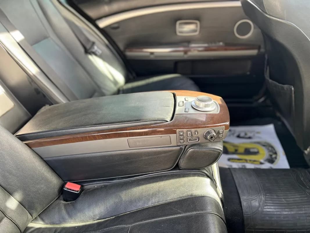 بي ام دبليو 740i 2007 بيور اكسلنس أسود أوتوماتيك — مستعملة