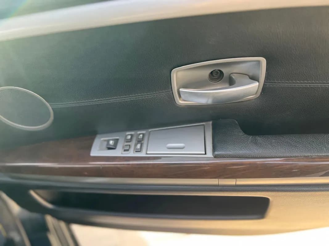 بي ام دبليو 740i 2007 بيور اكسلنس أسود أوتوماتيك — مستعملة