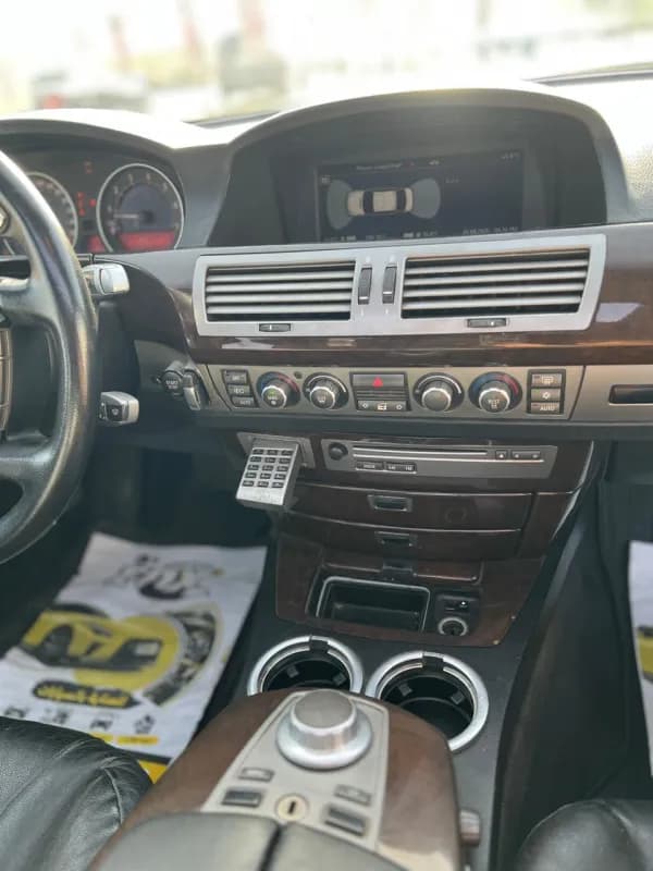 بي ام دبليو 740i 2007 بيور اكسلنس أسود أوتوماتيك — مستعملة
