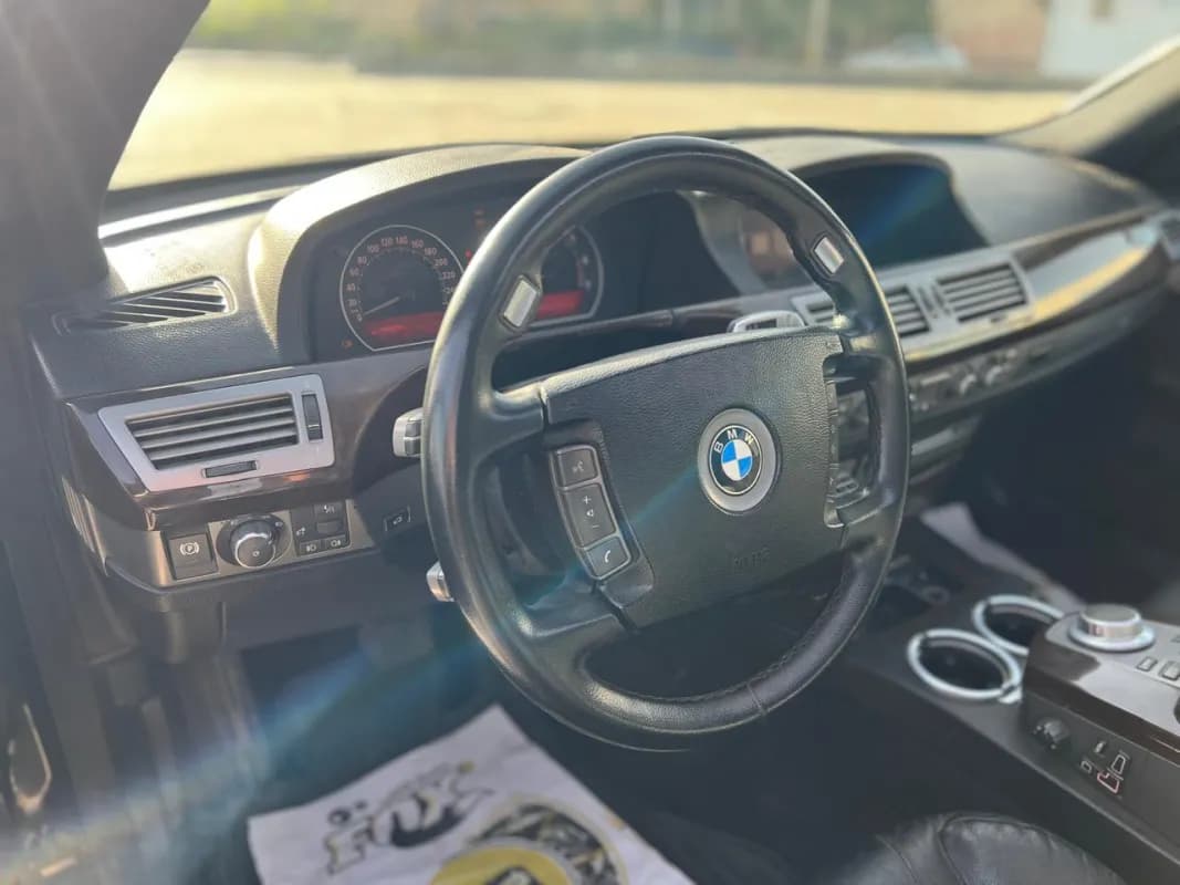 بي ام دبليو 740i 2007 بيور اكسلنس أسود أوتوماتيك — مستعملة