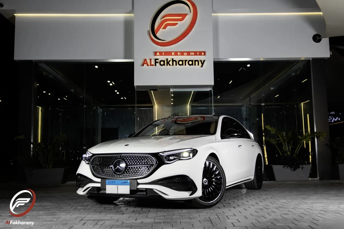 مرسيدس بنز E200 2025 ايه ام جي أبيض أوتوماتيك — مستعملة
