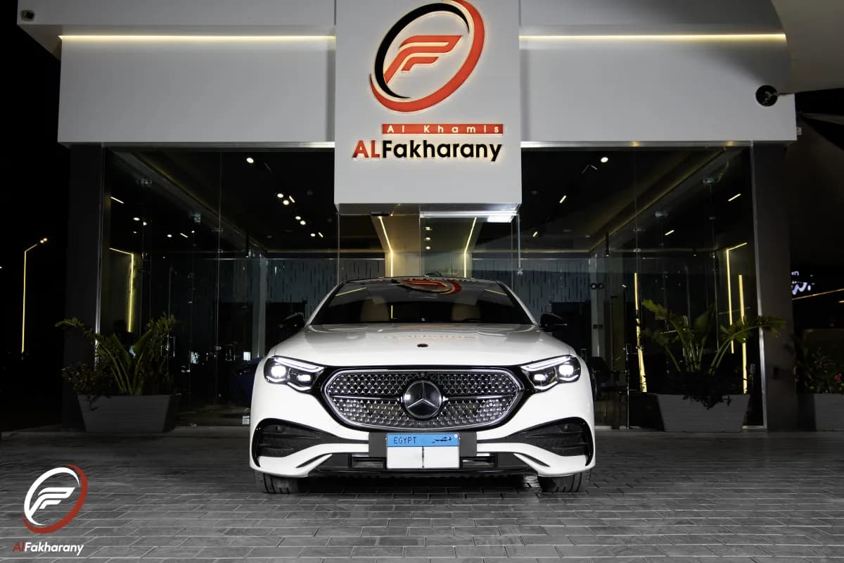 مرسيدس بنز E200 2025 ايه ام جي أبيض أوتوماتيك — مستعملة