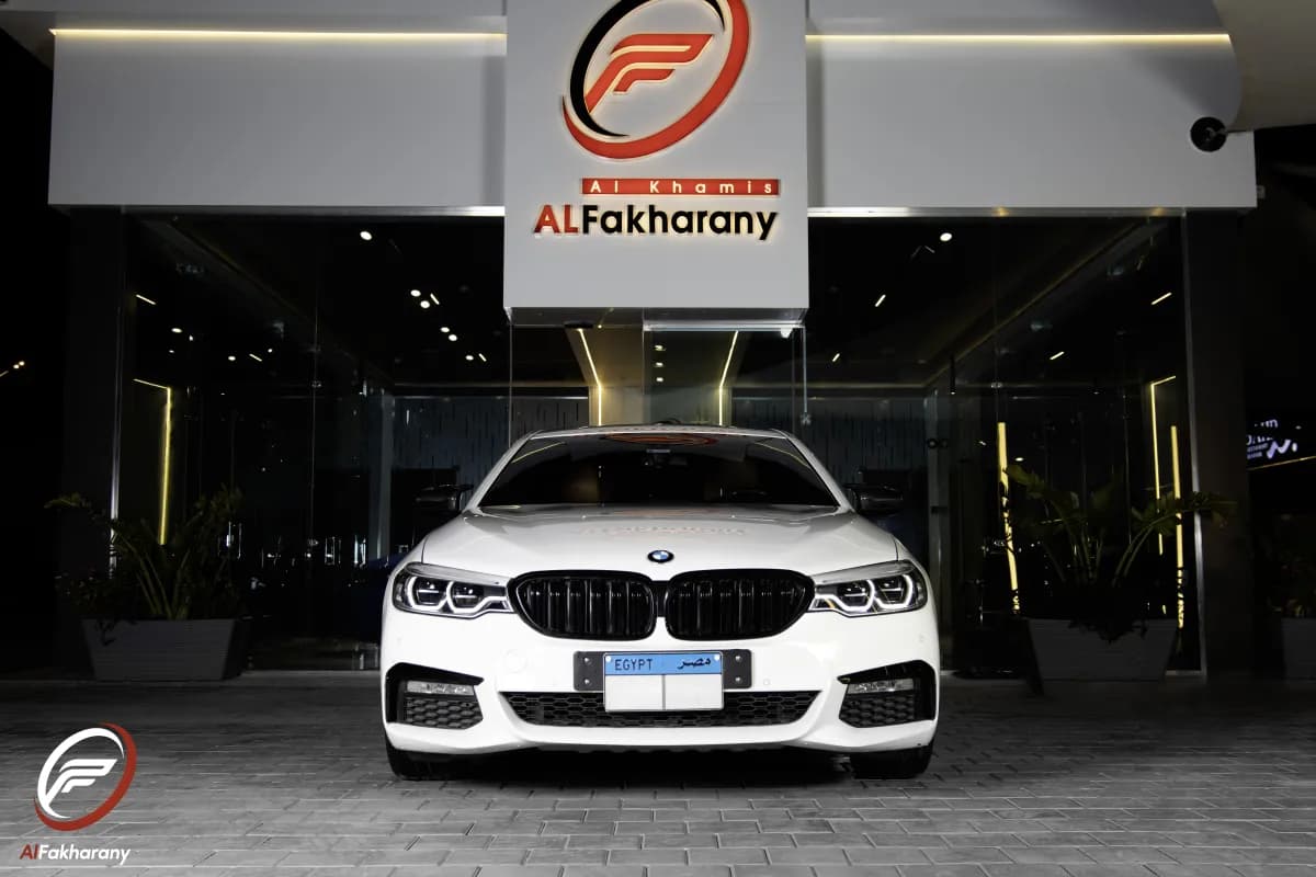 بي ام دبليو 520i 2019 ام سبورت أبيض أوتوماتيك — مستعملة