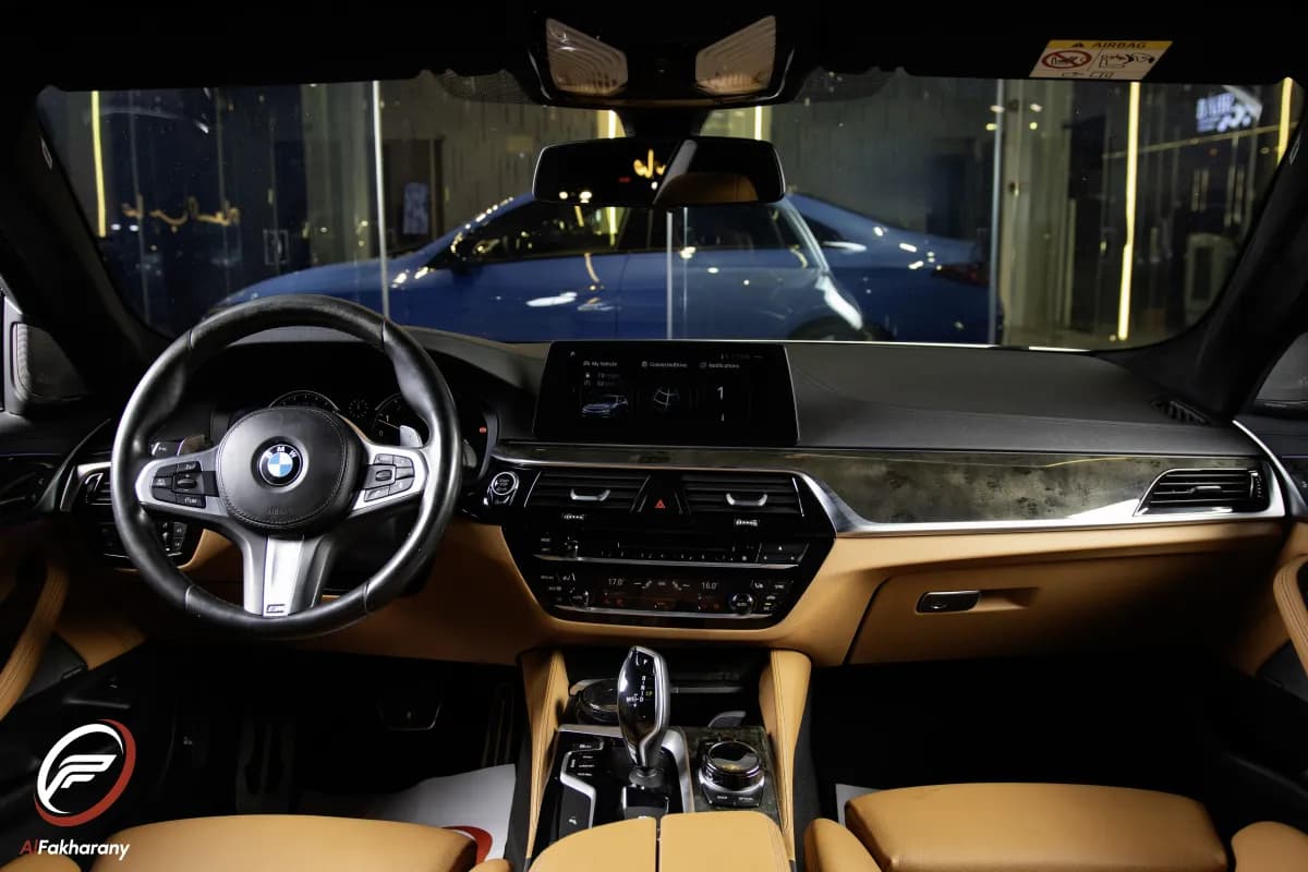 بي ام دبليو 520i 2019 ام سبورت أبيض أوتوماتيك — مستعملة