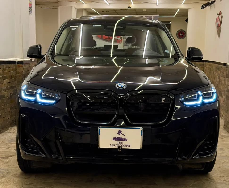 بي ام دبليو IX3 2023 اينوفاتف أسود أوتوماتيك — مستعملة