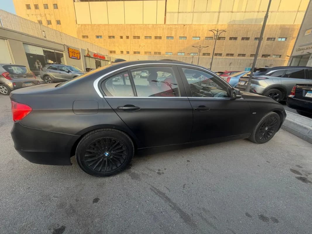 BMW 320i 2013 Luxury Line Black Automatic — Used