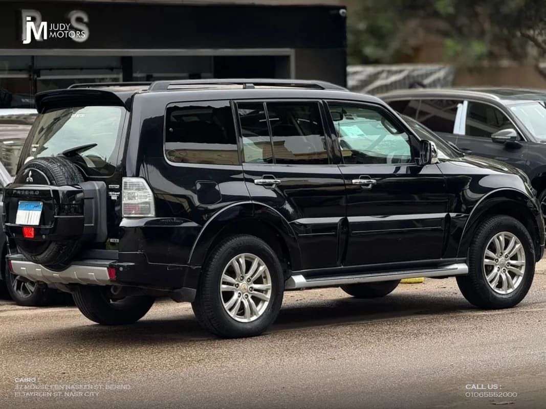 Mitsubishi Pajero 2014 Highline Black Automatic — Used